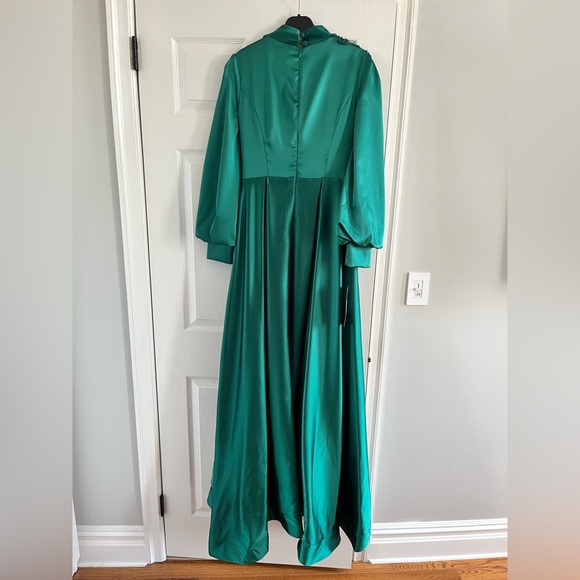 Dress bought in Istanbul, Turkey. Emerald green. - Picture 5 of 6